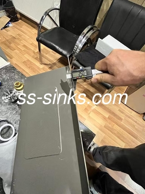 Arka kanalizasyon yerleştirme el yapımı mutfak lavabosu eşit havuz stili ve atık aksesuarları